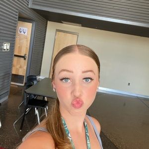 Meet your Posher, Mia